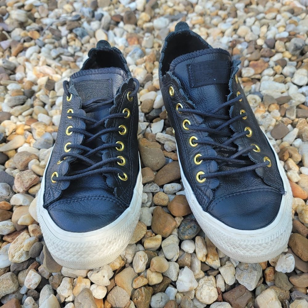 Converse - Womens Shoes - SIZE 7 - Picture 2 of 9